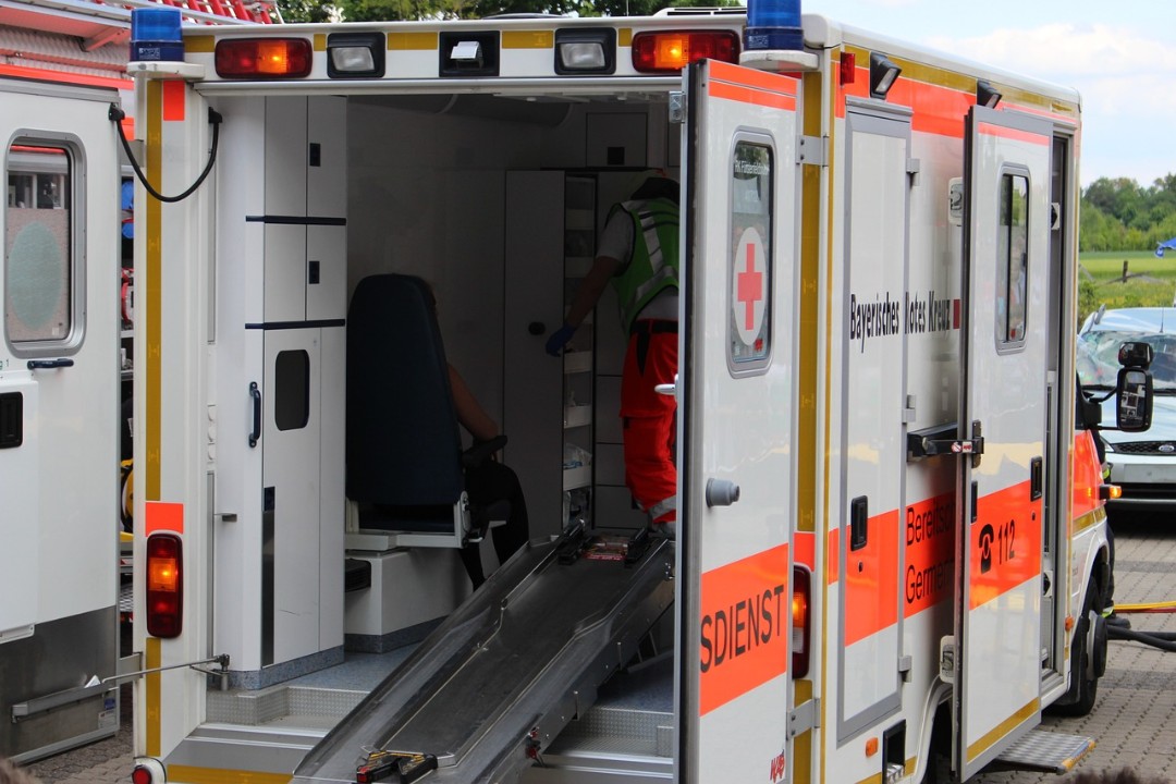 Auffahrunfall mit acht Autos - 25-jährige Fahrerin verletzt Auffahrunfall mit acht Autos - 25-jährige Fahrerin verletzt