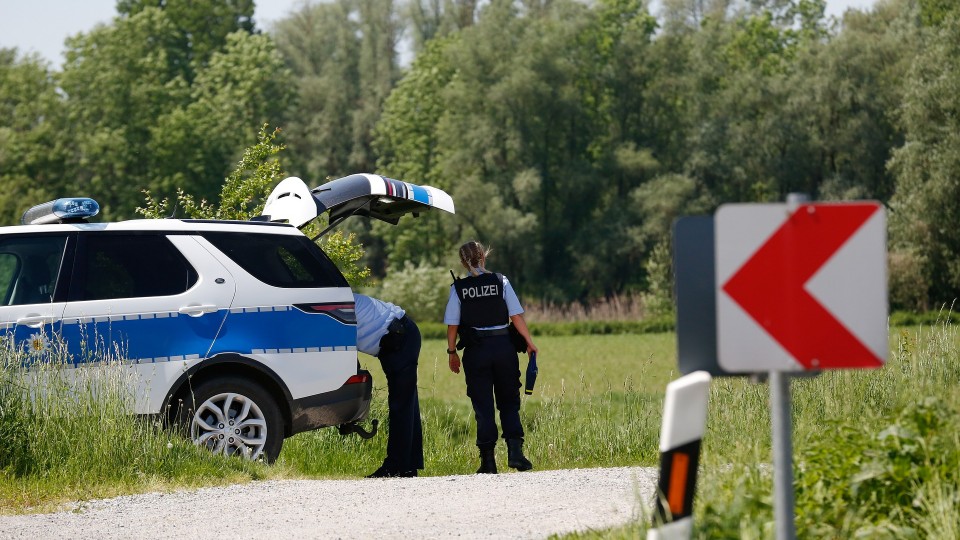 Flucht vor der Polizei: Autofahrer springt in die Mosel