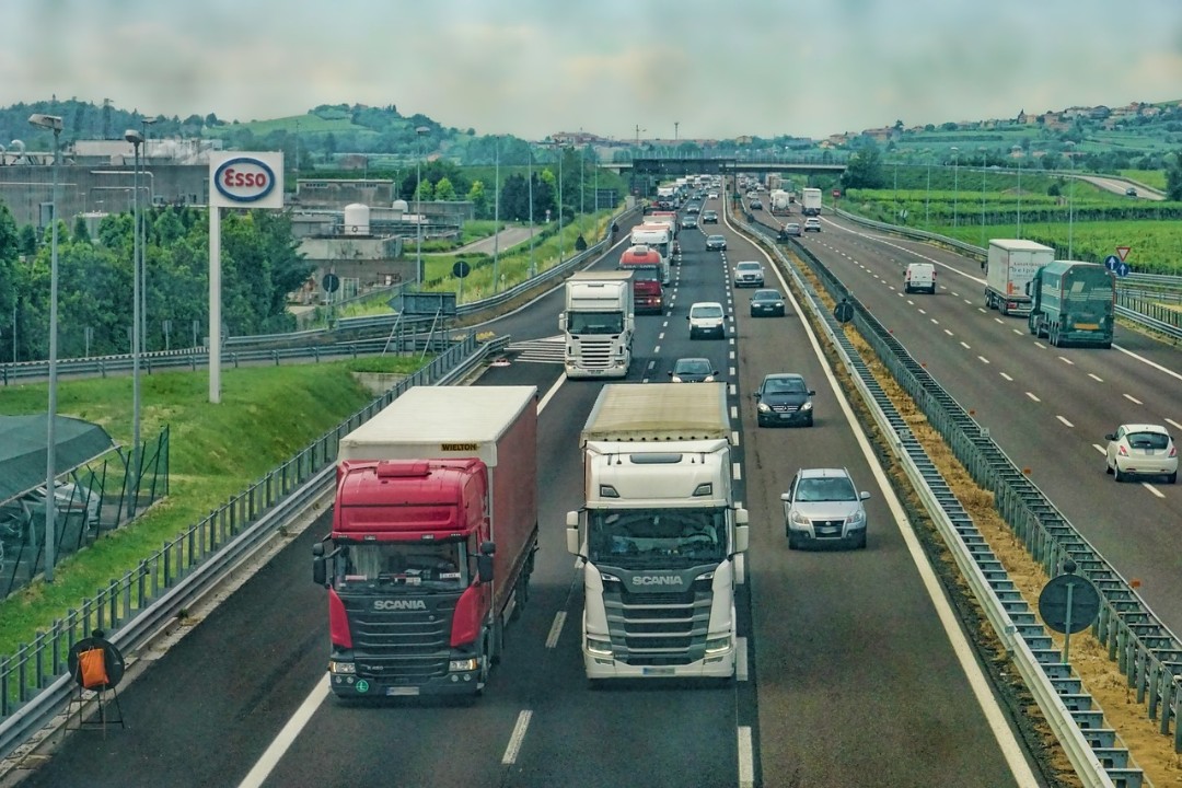 Sechs sog. „LKW - Planenschlitzer“ festgenommen Sechs sog. „LKW - Planenschlitzer“ festgenommen