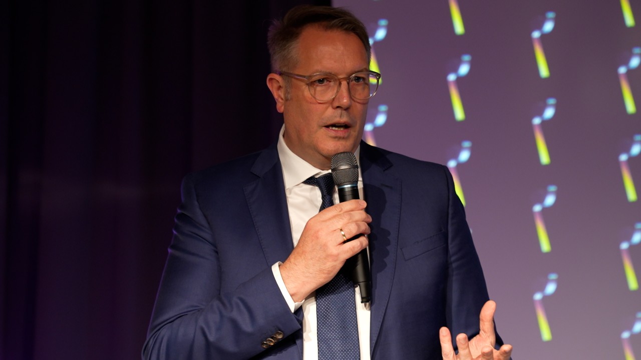 Schweitzer zu Ahrtal: Fehler auf allen politischen Ebenen Schweitzer zu Ahrtal: Fehler auf allen politischen Ebenen