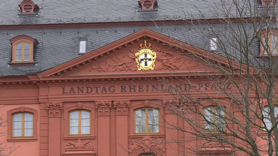 Landtag lässt Fraktionsmitarbeiter überprüfen