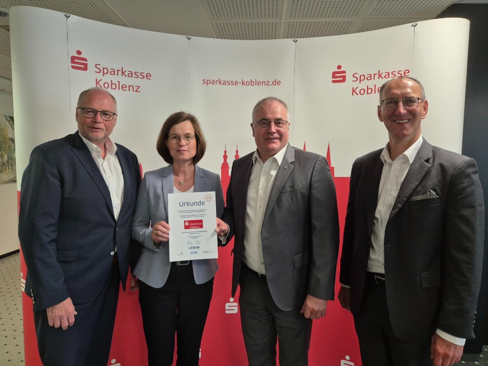 Sparkasse Koblenz als Premium-Förderpartner geehrt Sparkasse Koblenz als Premium-Förderpartner geehrt