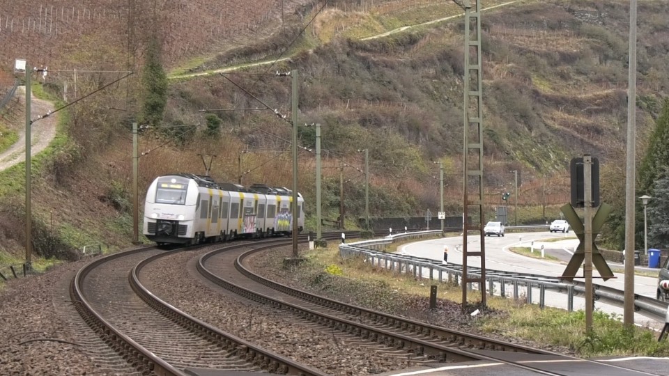 Acht Kilometer Schallschutzwände im Mittelrheintal gebaut