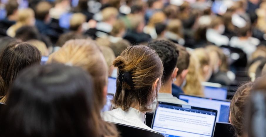 Ministerium fördert psychologische Beratung von Studierenden Ministerium fördert psychologische Beratung von Studierenden