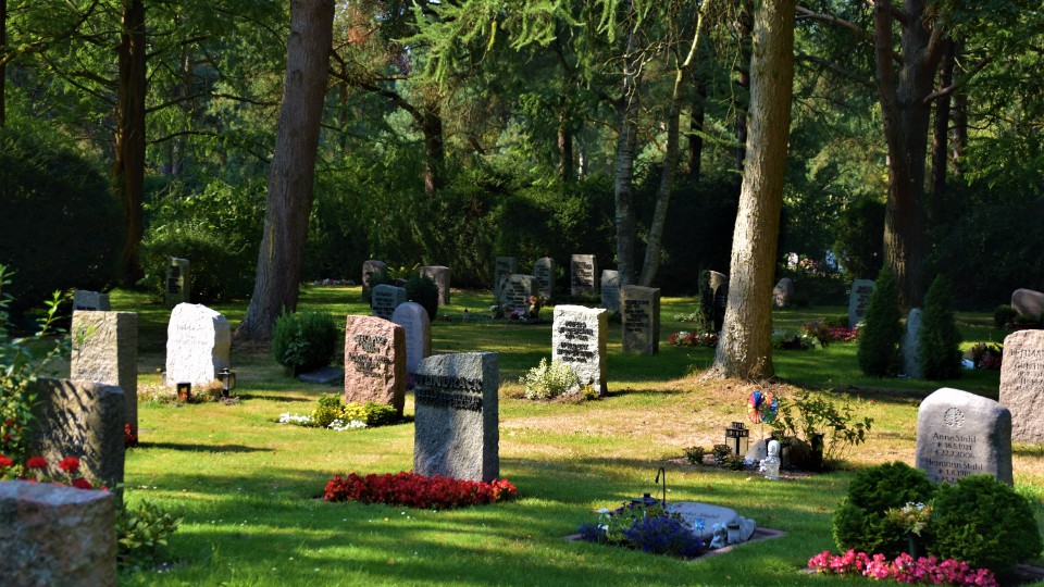 Studie: Große Unterschiede bei Friedhofsgebühren