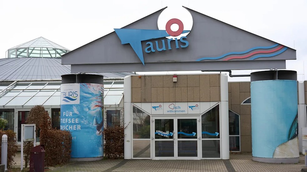 Schwimmbad Tauris wird für nur 1 Euro verkauft Schwimmbad Tauris wird für nur 1 Euro verkauft