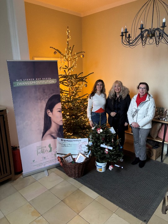 Mit Geschenken Freude in Gesichter zaubern Mit Geschenken Freude in Gesichter zaubern