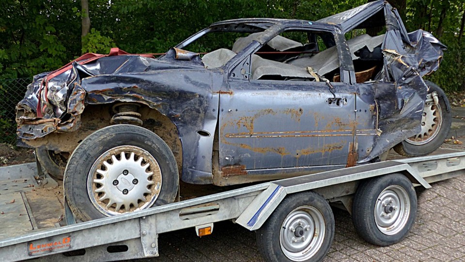 Unfall auf B9 - Auto überschlägt sich