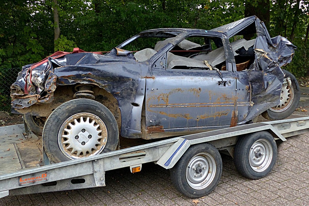 Unfall auf B9 - Auto überschlägt sich