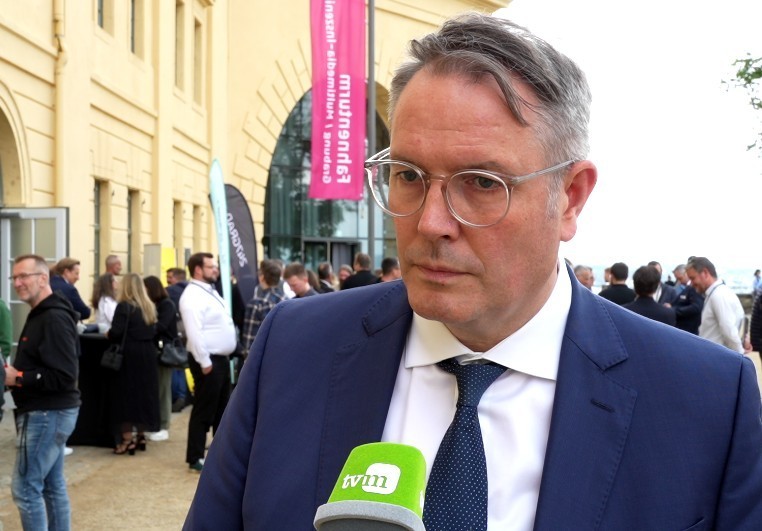 Schweitzer und Kommunen wollen Sozialkostenanstieg bremsen Schweitzer und Kommunen wollen Sozialkostenanstieg bremsen