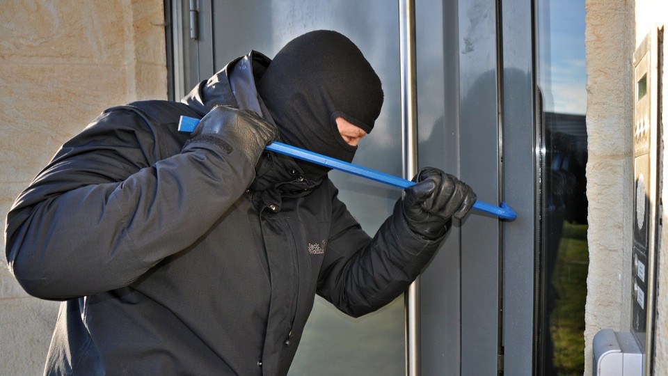 Einbruch in Geschäft in Mülheim-Kärlich - Polizei sucht Zeugen