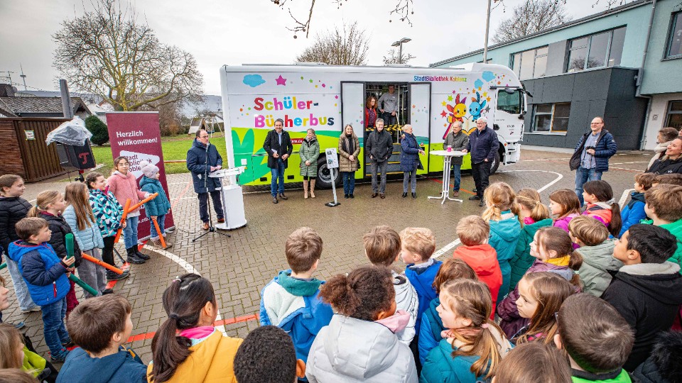 Einmalig in Rheinland-Pfalz: Neuer Schüler-Bücherbus der StadtBibliothek Koblenz startet