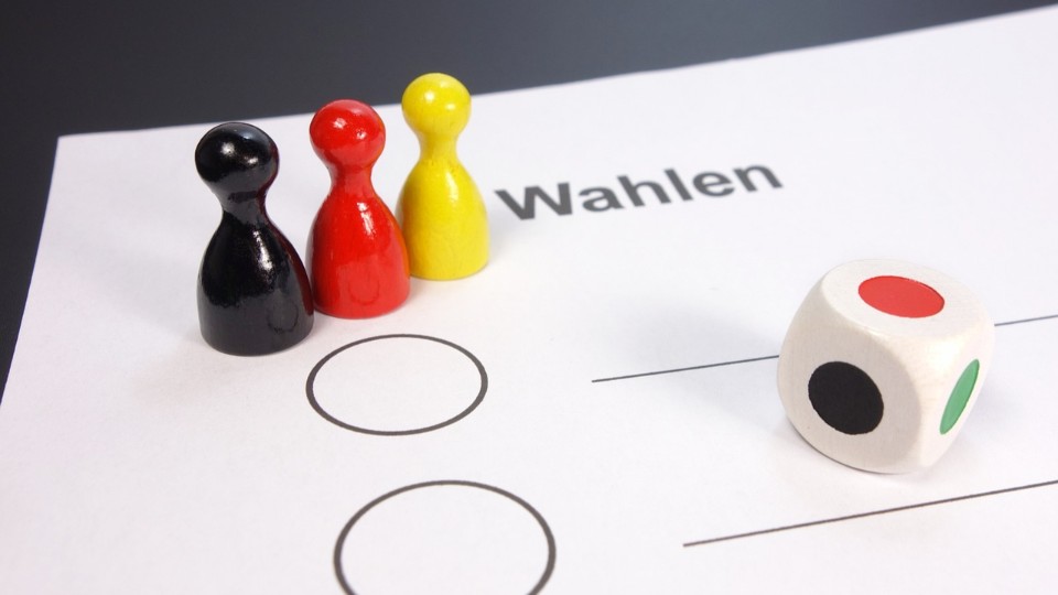 17 Parteien reichen Landeslisten für Bundestagswahl ein