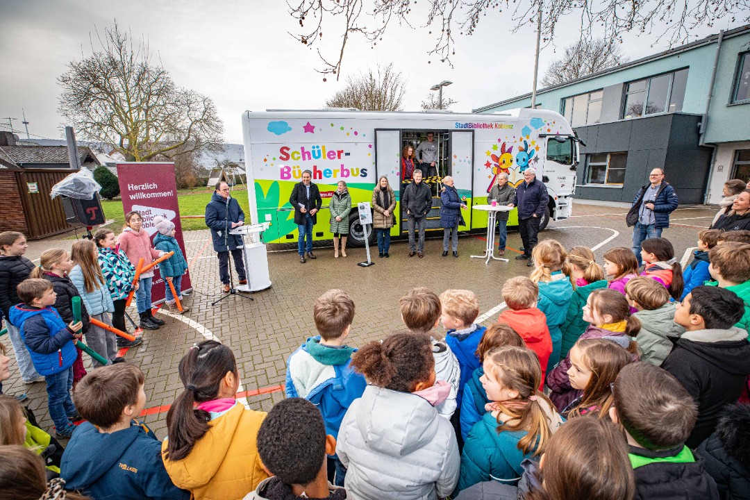 Einmalig in Rheinland-Pfalz: Neuer Schüler-Bücherbus der StadtBibliothek Koblenz startet