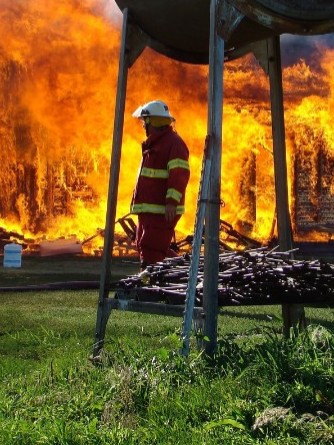 Fünf Menschen nach Hausbrand ins Krankenhaus gebracht