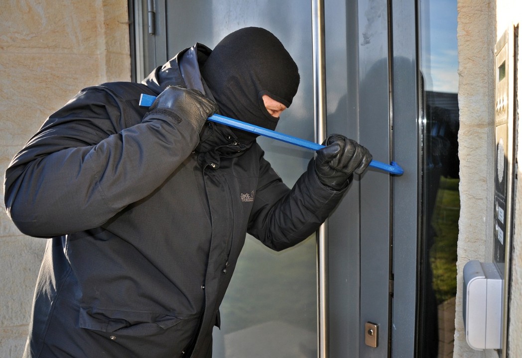 Einbruch in Geschäft in Mülheim-Kärlich - Polizei sucht Zeugen