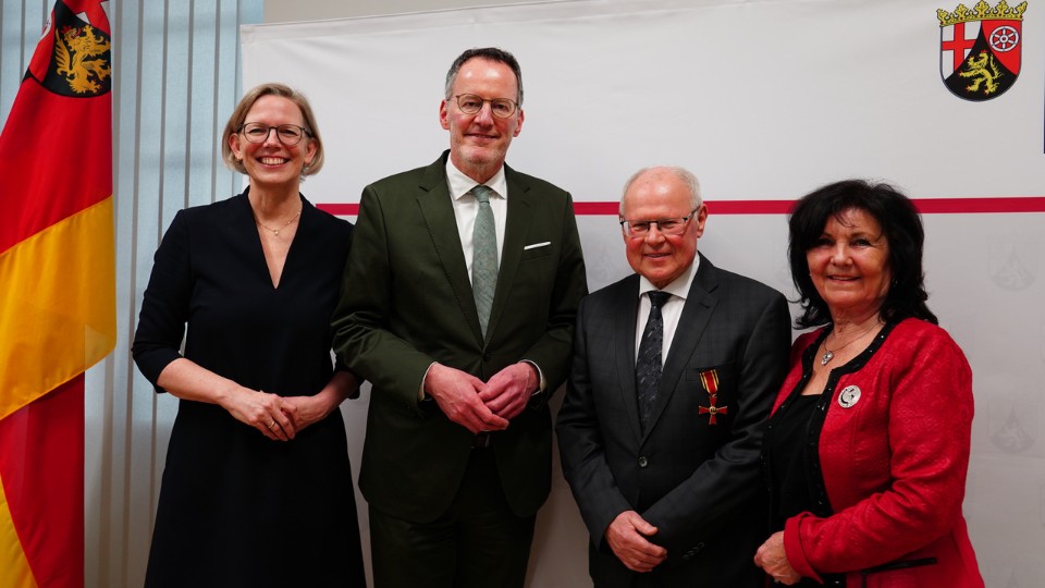 Peter Labonte erhält Verdienstkreuz am Bande