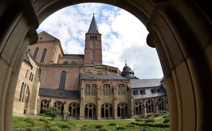 Yoga bis Picknick: Wie die Kirche mal anders ansprechen will