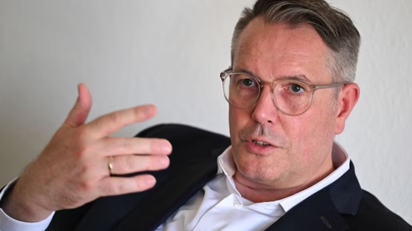 Schweitzer will junge Menschen stärker in Blick nehmen