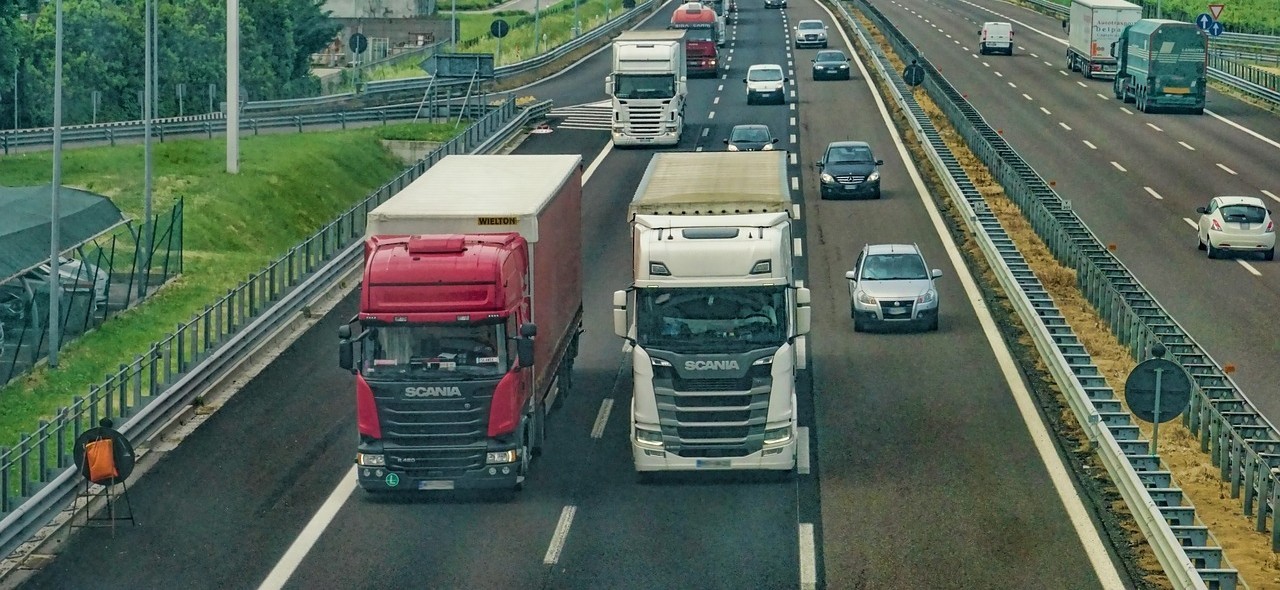 Tödlicher Unfall auf der A61 - Mann fährt in Lkw Tödlicher Unfall auf der A61 - Mann fährt in Lkw