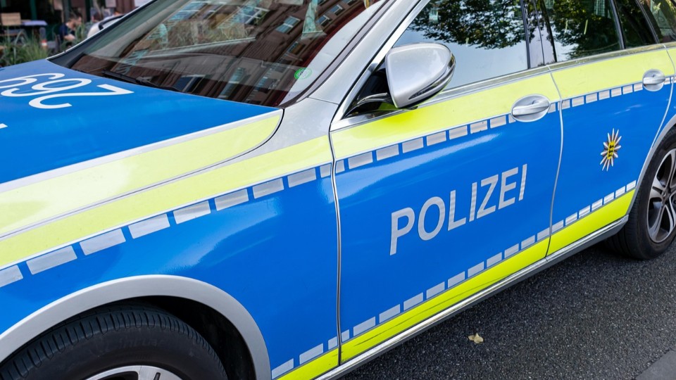 Flucht, Unfall, Drogen: Polizei nimmt Fahrer mit Hilfe von Drohne nach riskanter Fahrt fest