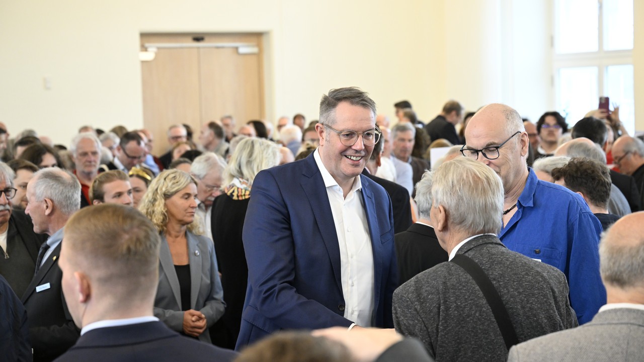 Ministerpräsident Alexander Schweitzer würdigt Ehrenamtliche beim Bürgerempfang Ministerpräsident Alexander Schweitzer würdigt Ehrenamtliche beim Bürgerempfang