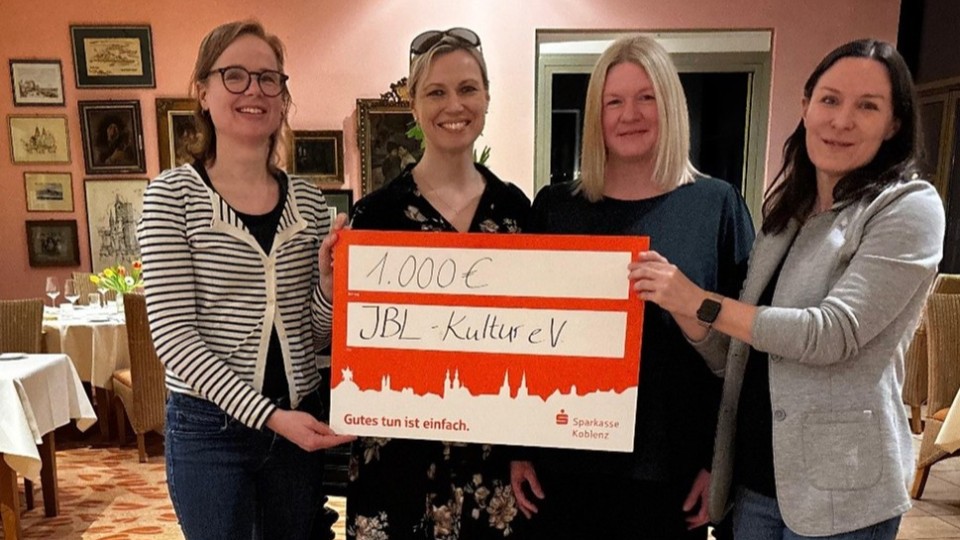 Zonta überreicht 1.000 Euro an die Junge Bühne Lahnstein 
