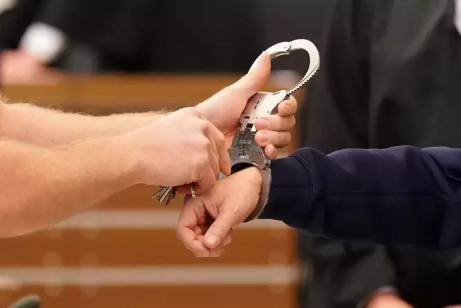 Prozess um mutmaßlichen Millionen-Betrug an Post gestartet