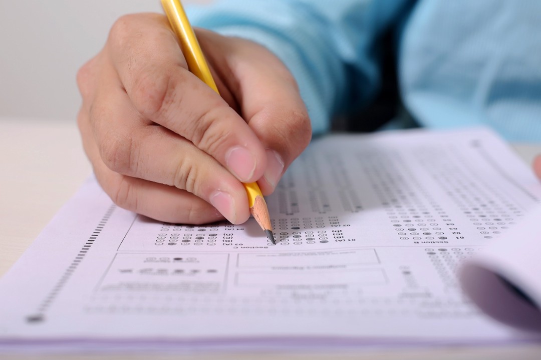Unglaublich: Wie bei der theoretischen Führerscheinprüfung betrogen wird Unglaublich: Wie bei der theoretischen Führerscheinprüfung betrogen wird