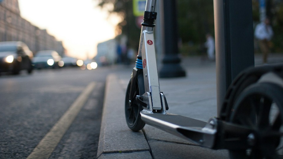 E-Scooter mit abgelaufenem Versicherungskennzeichen und alkoholisiertem Fahrer festgestellt