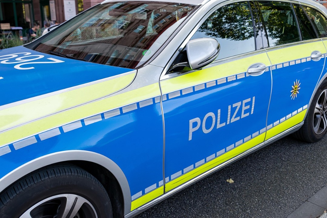 Flucht, Unfall, Drogen: Polizei nimmt Fahrer mit Hilfe von Drohne nach riskanter Fahrt fest