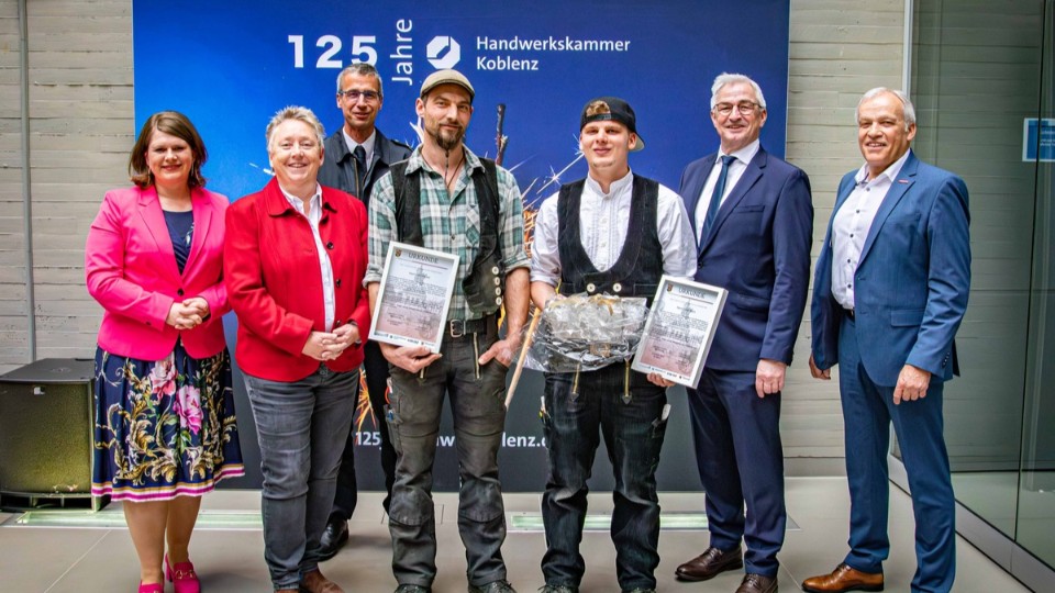 Ehrung zweier Zimmerleute für deren vorbildliche Rettungsaktion bei einem Brand in Koblenz