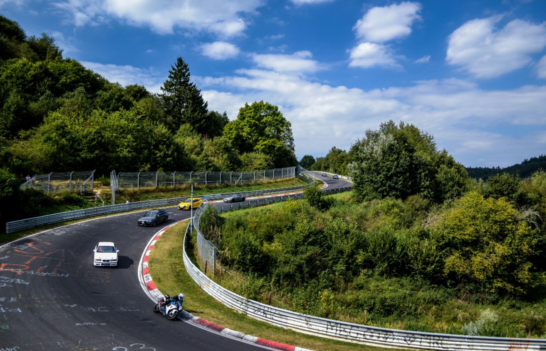 Kontrollen am Nürburgring intensiviert: Raser und Fahrzeugmängel im Fokus Kontrollen am Nürburgring intensiviert: Raser und Fahrzeugmängel im Fokus
