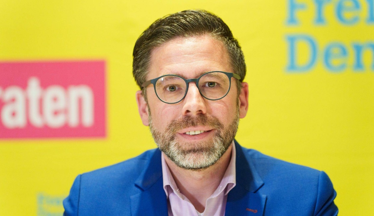 Fernis soll Justizminister werden und Schmitt Parteichefin Fernis soll Justizminister werden und Schmitt Parteichefin