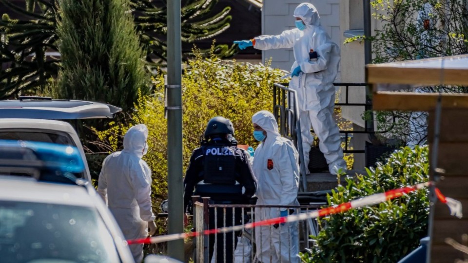 Mutmaßlicher Dreifachmörder weiterhin auf der Flucht