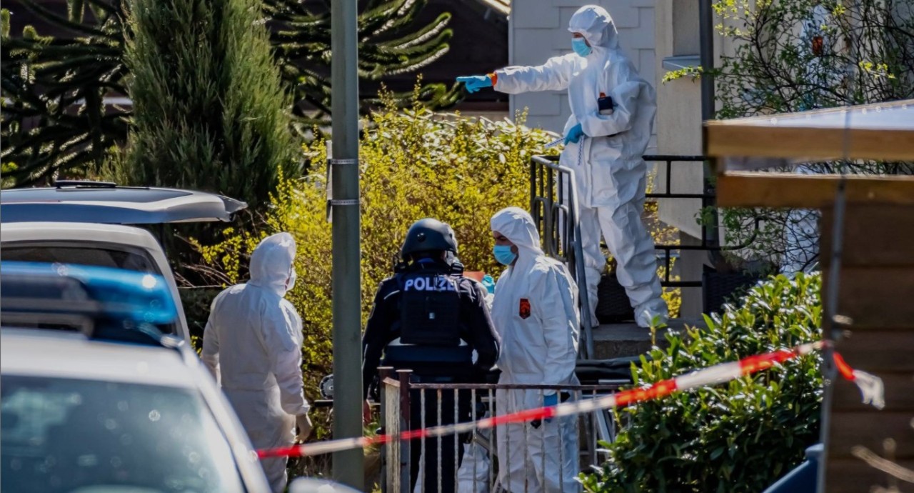 Mutmaßlicher Dreifachmörder weiterhin auf der Flucht Mutmaßlicher Dreifachmörder weiterhin auf der Flucht