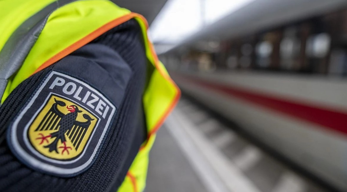 Zugverkehr gestoppt: Mann liegt auf Gleisen bei St. Goar Zugverkehr gestoppt: Mann liegt auf Gleisen bei St. Goar