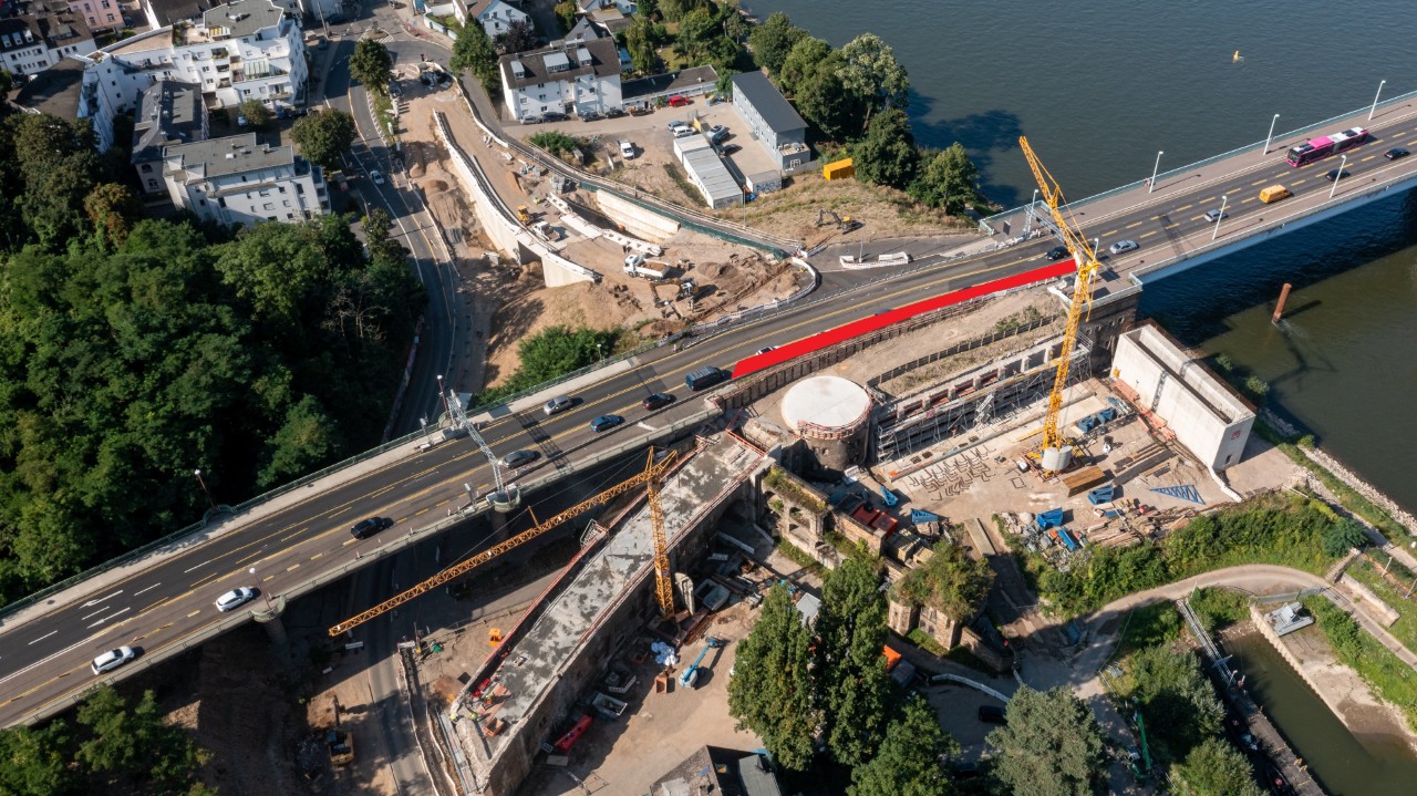 Verkehr auf der Pfaffendorfer Brücke wird im Teilbereich einspurig Verkehr auf der Pfaffendorfer Brücke wird im Teilbereich einspurig