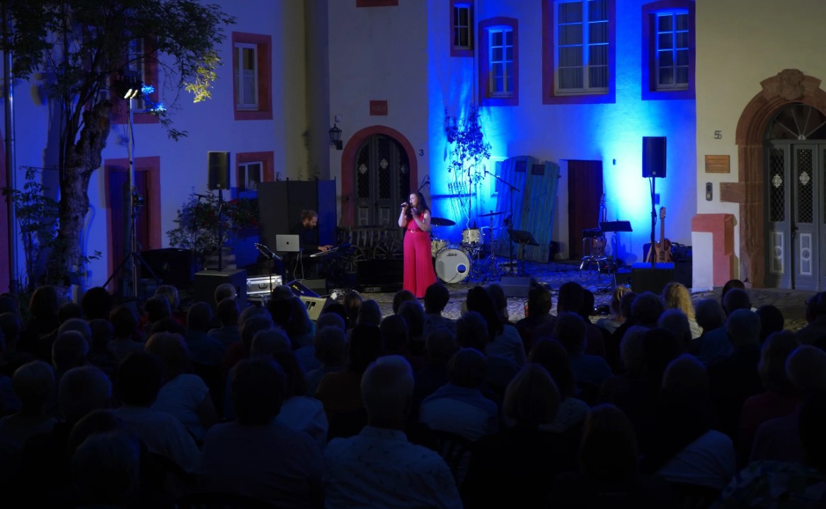 Die deutsche Hitparade bei den Burgspielen Braubach in der Philippsburg Die deutsche Hitparade bei den Burgspielen Braubach in der Philippsburg