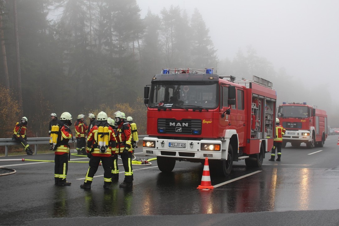 Schwerer Auffahrunfall auf der A3 – Lkw-Fahrer lebensgefährlich verletzt Schwerer Auffahrunfall auf der A3 – Lkw-Fahrer lebensgefährlich verletzt
