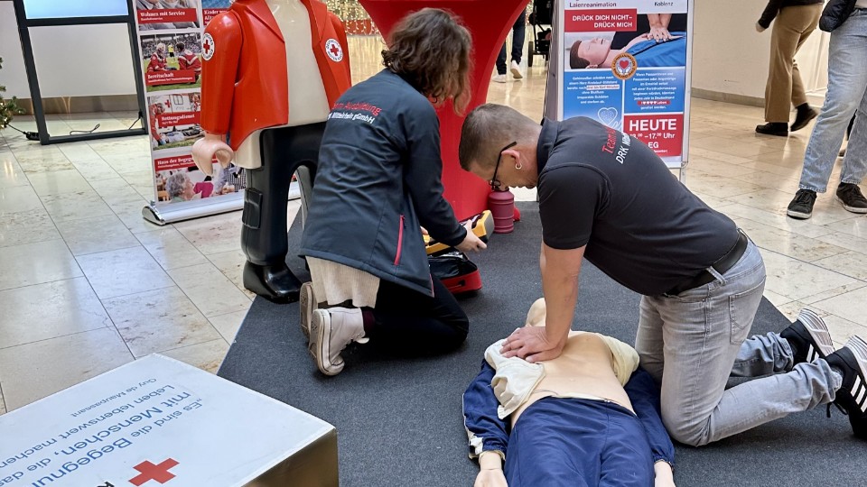 Erste Hilfe / Reanimation üben im Forum Mittelrhein am 7. Juni