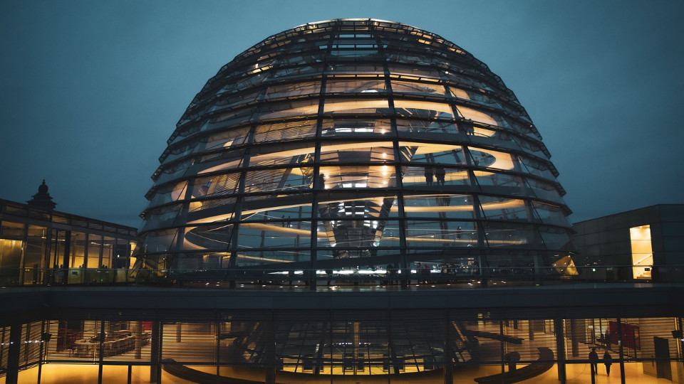 Erstmals in der Geschichte: Merz bei Kanzlerwahl im Bundestag ohne Mehrheit – ein historischer Moment