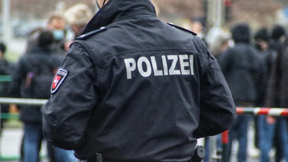 Messer-Raub in Plaidt: Polizist außer Dienst nimmt Täter fest