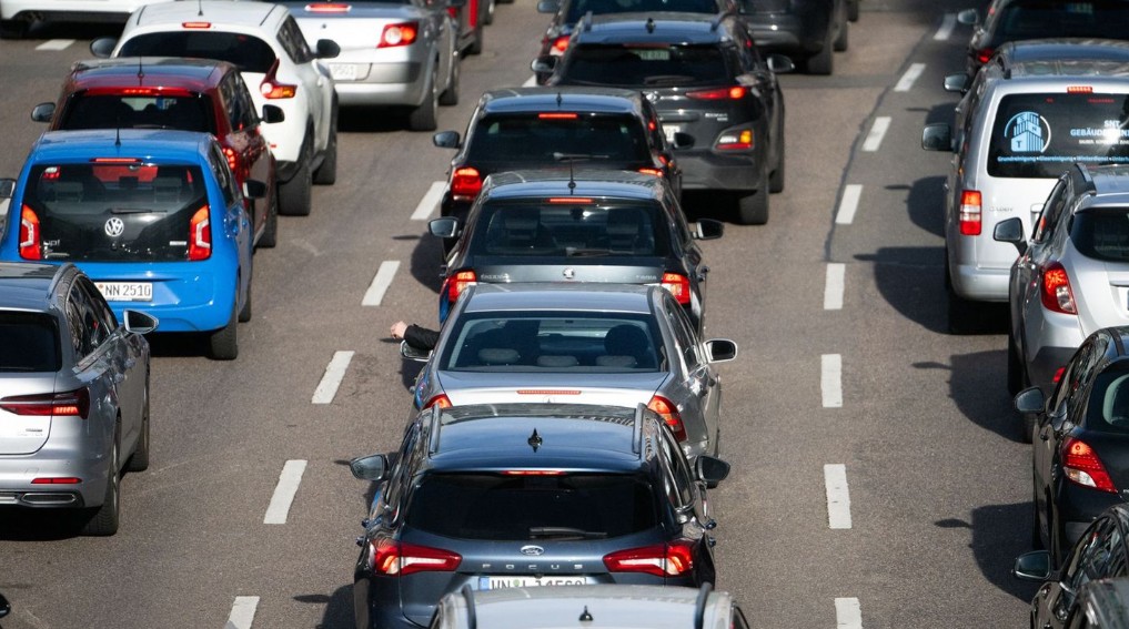 Sattelzug umgekippt: A3 stundenlang gesperrt Sattelzug umgekippt: A3 stundenlang gesperrt