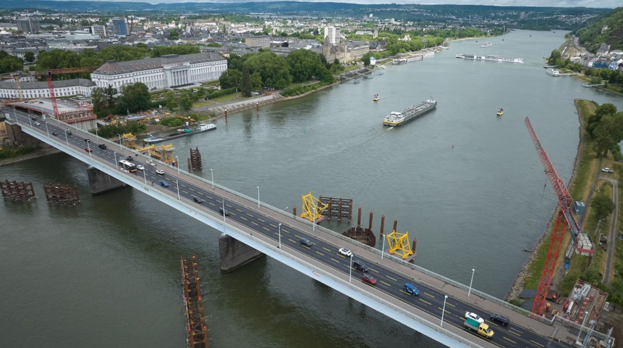 Risiko Niedrigwasser: Längere Arbeitszeit an Pfaffendorfer Brücke
