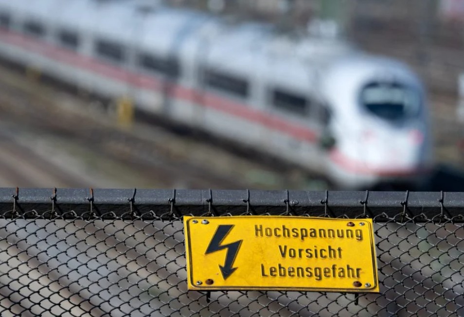 19-Jähriger stirbt durch Stromschlag auf Güterwaggon 19-Jähriger stirbt durch Stromschlag auf Güterwaggon
