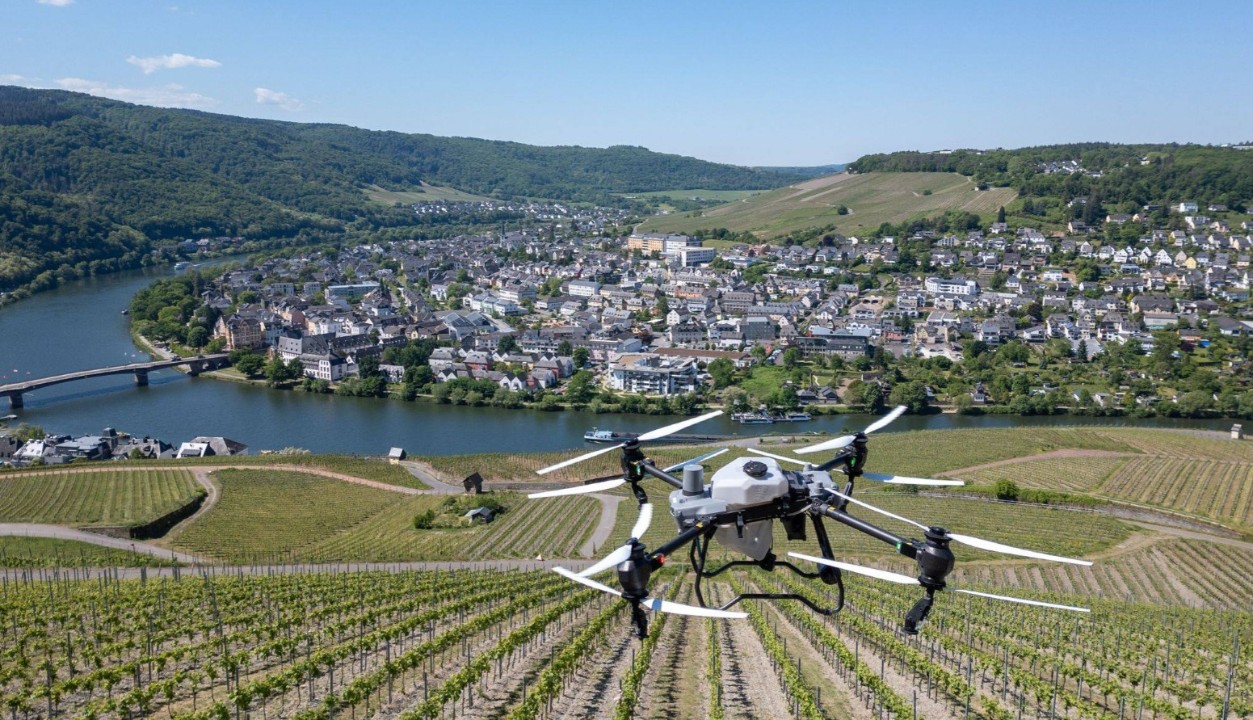 Wie eine neue Drohne bedrohten Wein-Steillagen helfen kann Wie eine neue Drohne bedrohten Wein-Steillagen helfen kann