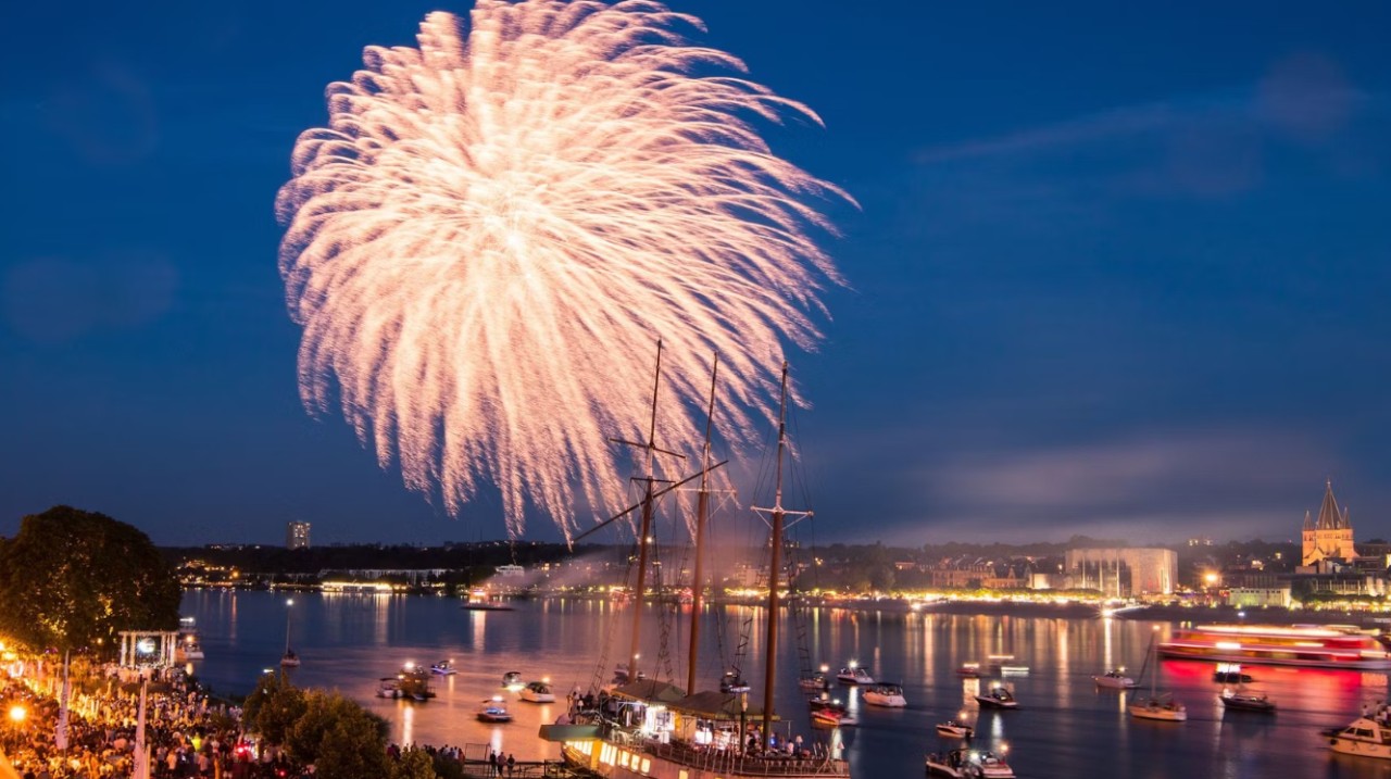 Was ist teurer, grüner, besser: Feuerwerk oder Drohnenshow?