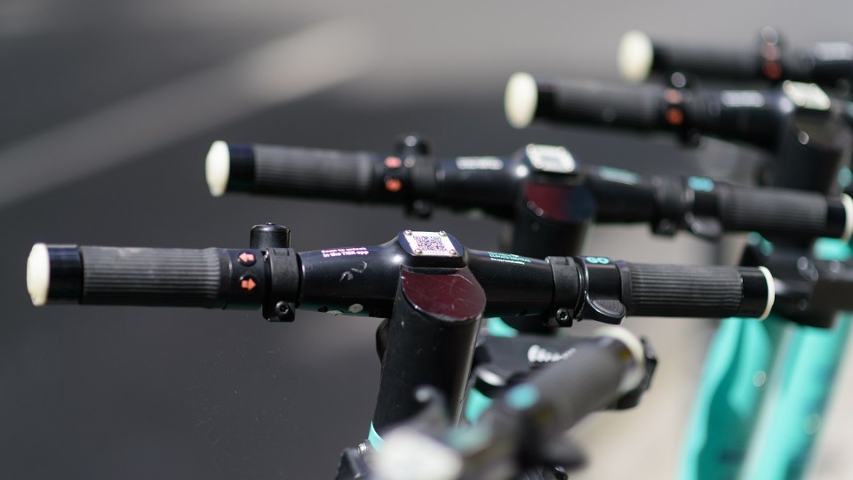 E-Scooter-Diebstahl: Flucht endet dank Anwohnern mit Festnahme!