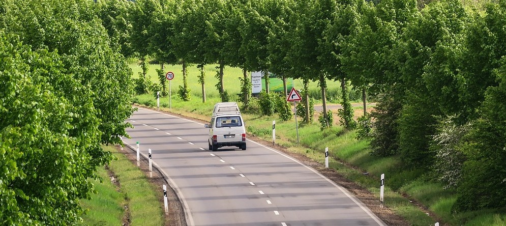 Wohnmobilreifen platzt auf B50 – fünfköpfige Familie verletzt Wohnmobilreifen platzt auf B50 – fünfköpfige Familie verletzt